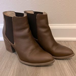 Brown Nisolo size 8 Chelsea heeled boot. The heel is 3 inches. Previously worn.